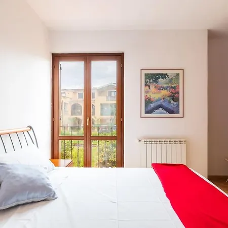 Spazioso, Vicino Al Centro Con Parcheggio Privato Apartman