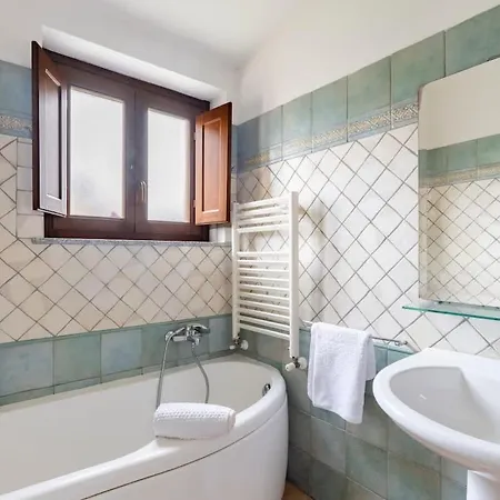 Apartman Spazioso, Vicino Al Centro Con Parcheggio Privato