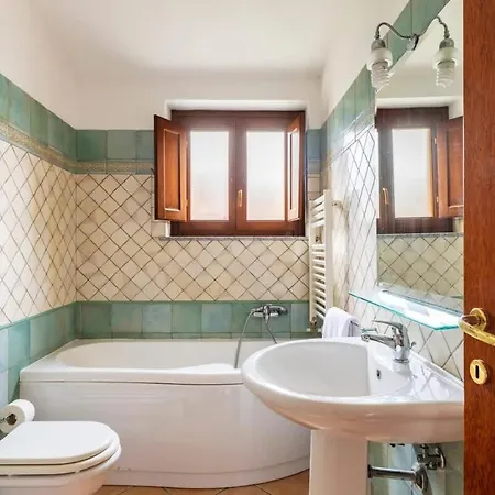 Spazioso, Vicino Al Centro Con Parcheggio Privato Apartman Tortolì